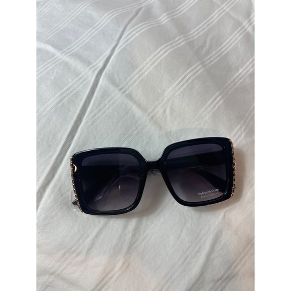 Unexpected Wonderment Square Frame‎ Side Metal Textured Detail Sunglasses Black - Picture 3 of 6